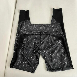 Lululemon Drop It Like It's Hot Tight Size 6 Butterfly Texture Black/White Mesh